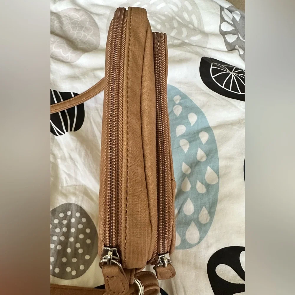 Vegan Leather Crossbody Bag Adjustable Shoulder Strap - Picture 3 of 6